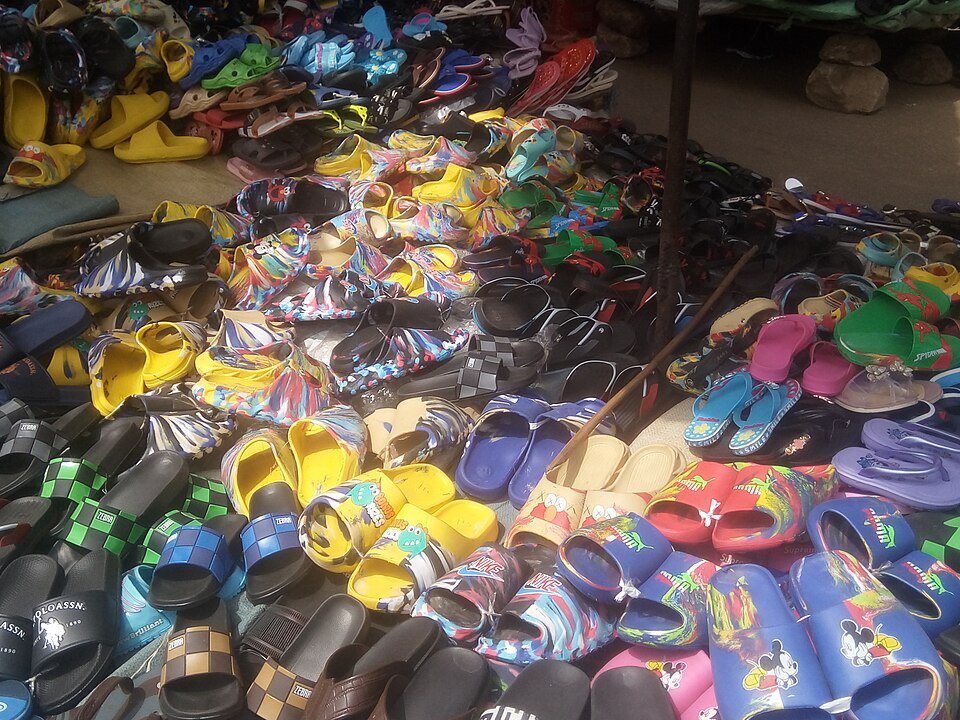 Onitsha Main Market — Aku Ruo Ụlọ in daily practice.